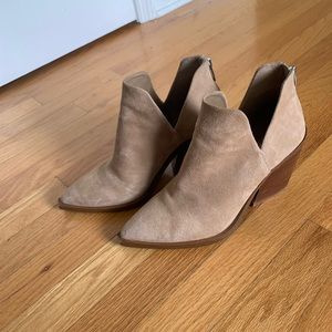 Vince Camuto tan heel shoes